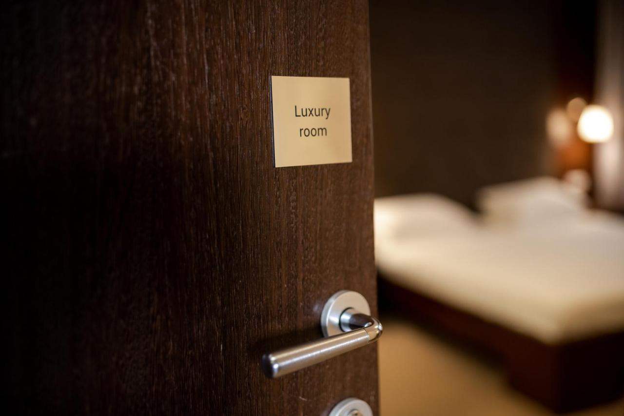 Luka De Luka Suites Belgrád Kültér fotó